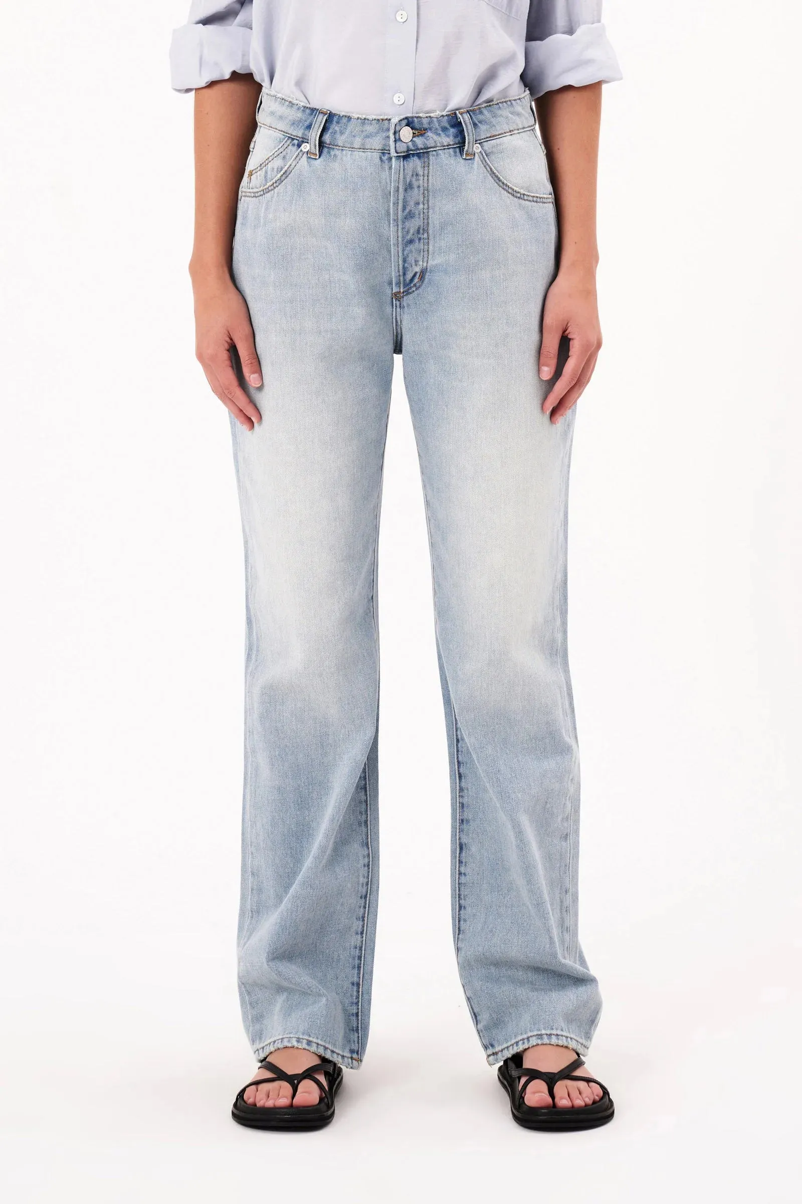 Rolla’s 90’s Relaxed Faded Blue Jean Light Vintage Blue