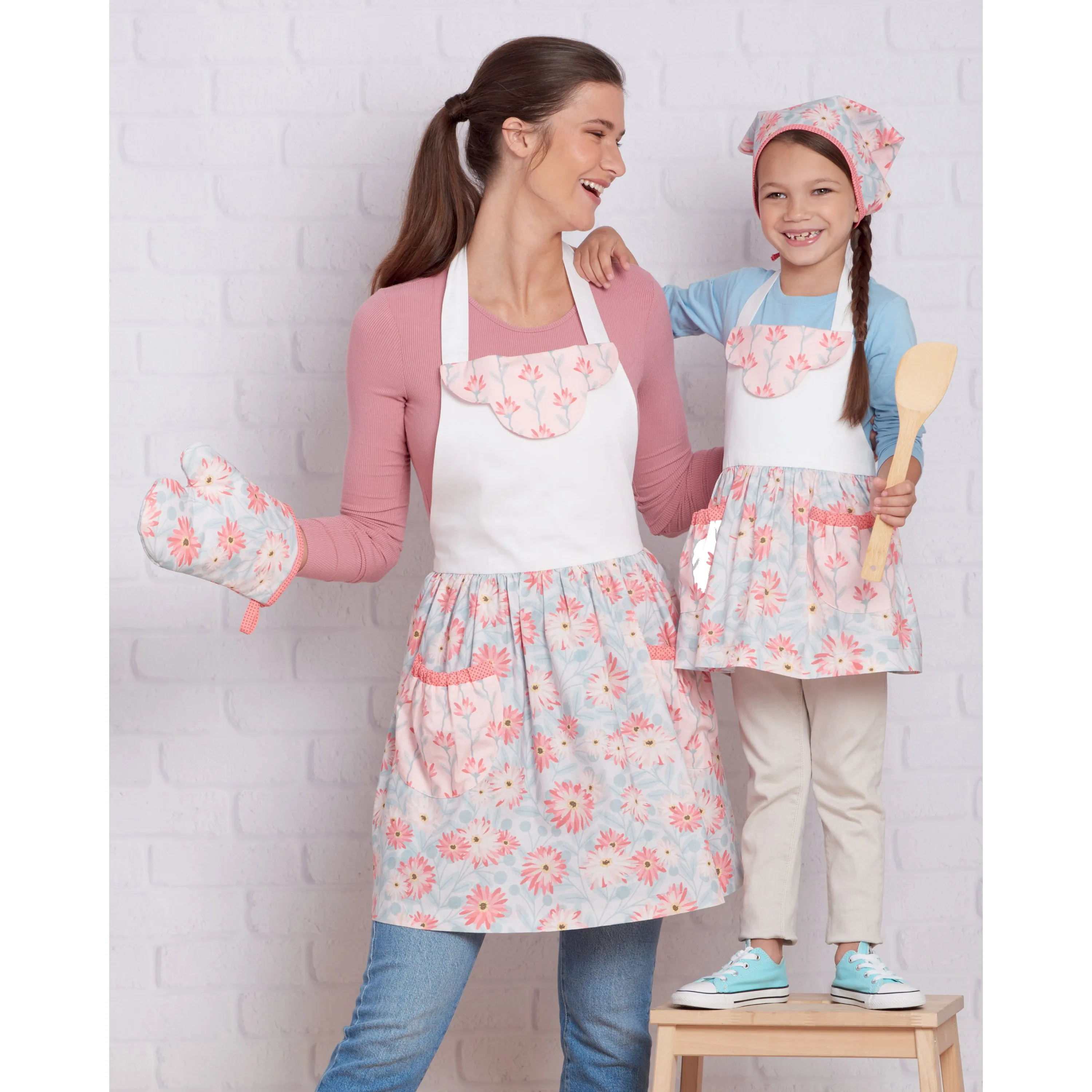 Simplicity Pattern 9565 Child/Miss Apron, Accessories