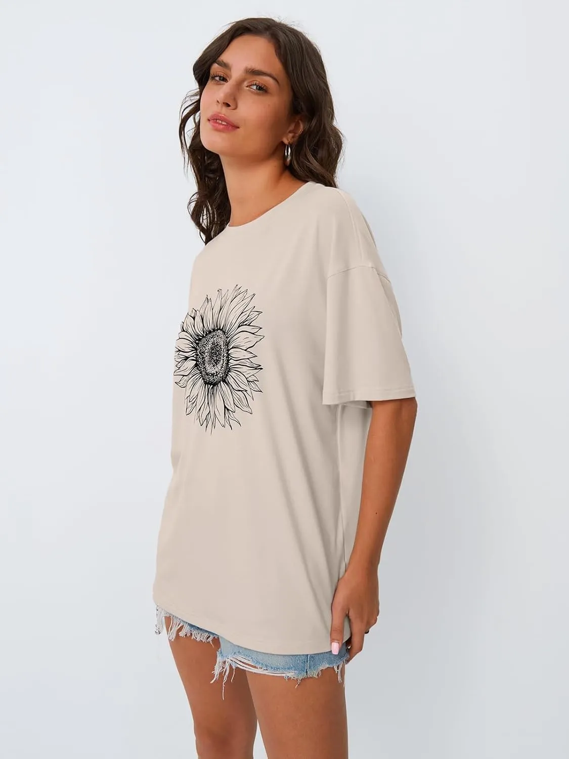 Trendy Queen Womens Graphic Tees Oversized Casual Tops Short Sleeve Loose Fit T Shirts Going Out Cute Summer Tops 2025