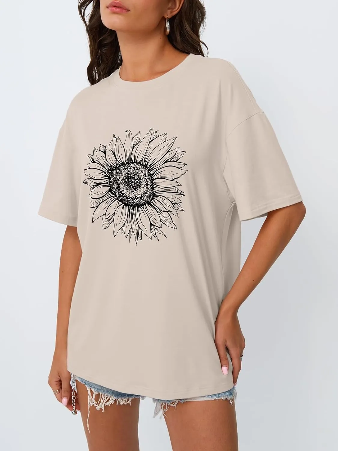 Trendy Queen Womens Graphic Tees Oversized Casual Tops Short Sleeve Loose Fit T Shirts Going Out Cute Summer Tops 2025