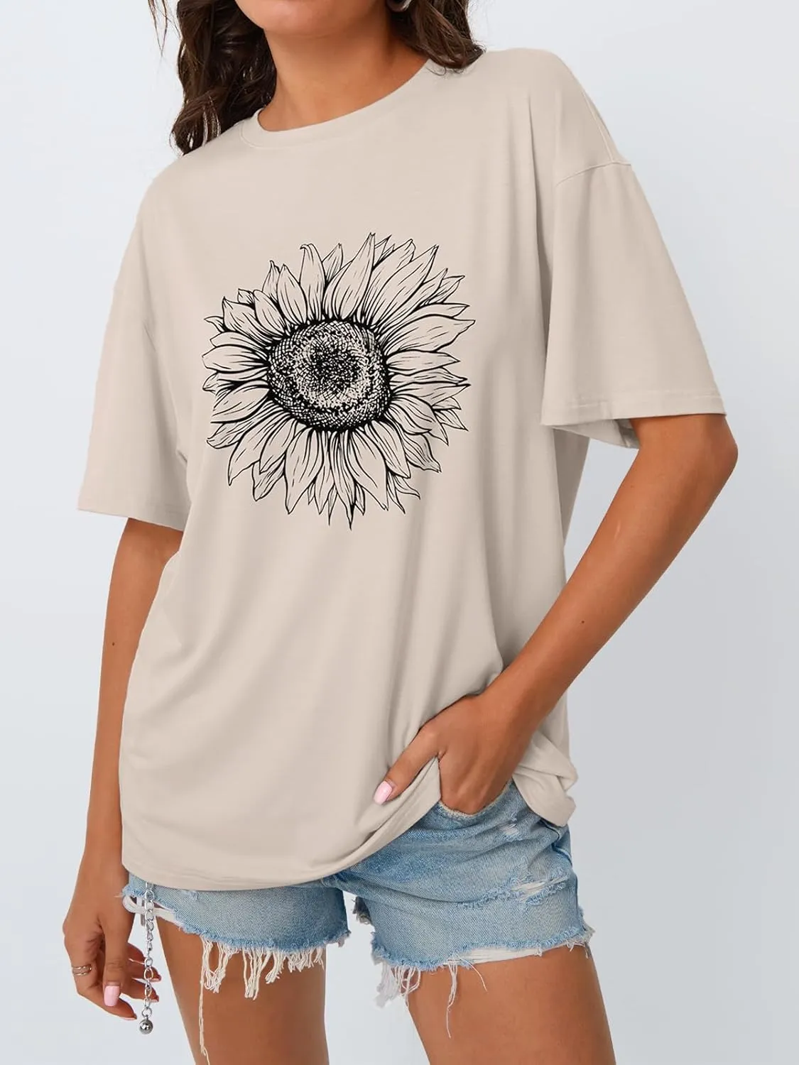 Trendy Queen Womens Graphic Tees Oversized Casual Tops Short Sleeve Loose Fit T Shirts Going Out Cute Summer Tops 2025