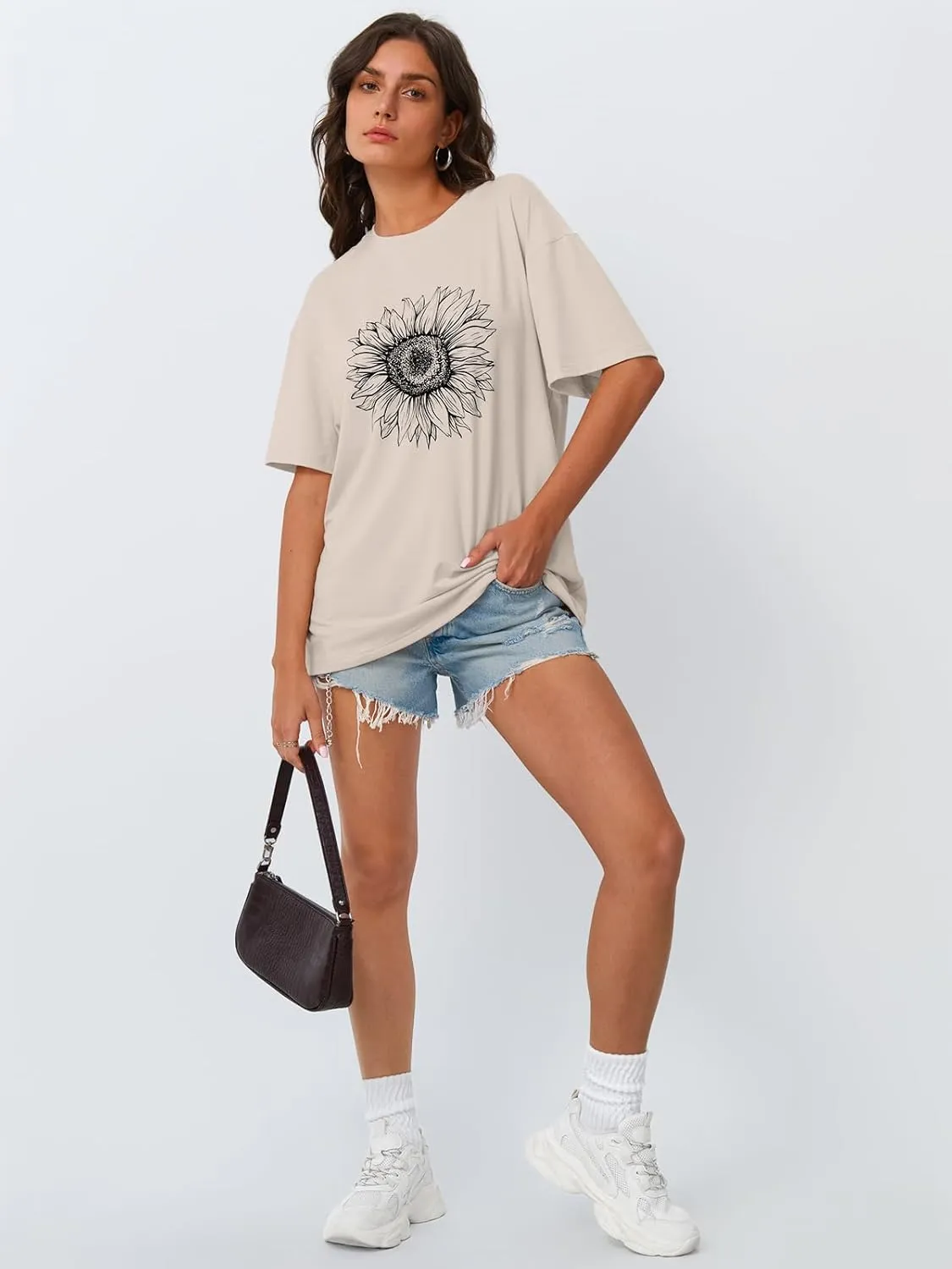 Trendy Queen Womens Graphic Tees Oversized Casual Tops Short Sleeve Loose Fit T Shirts Going Out Cute Summer Tops 2025